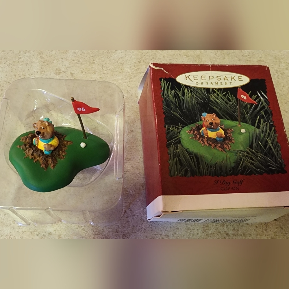 1996 Hallmark keepsake golf gopher ornament box has wear.